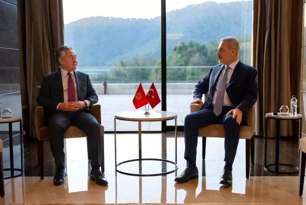 Türkiye Dışişleri Bakanı Hakan Fidan, Kırgızistan Dışişleri Bakanı ile Bir Araya Geldi