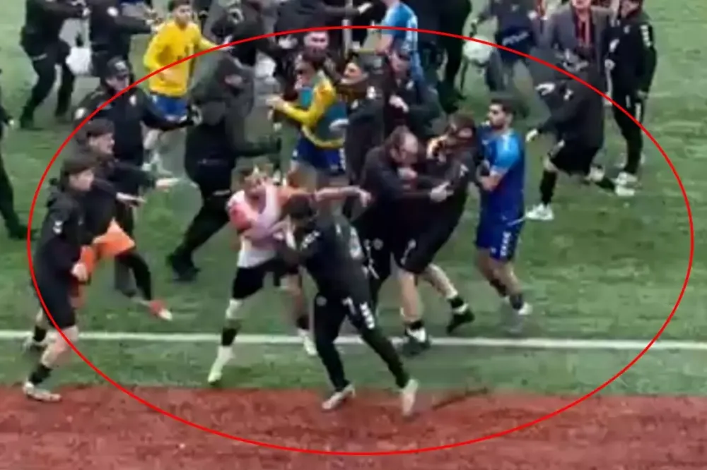 Futbol sahası ringe döndü, tam 24 kırmızı kart