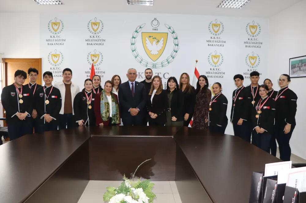  Bakan Çavuşoğlu Haydarpaşa Ticaret Lisesi Turizm Alanı öğrencilerini kabul etti