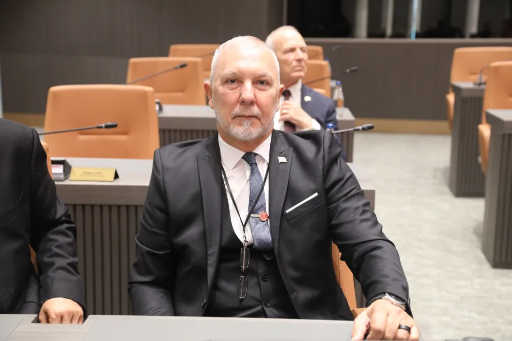 “Sözde kriz yaratmakla siyaset yapılmaz!”