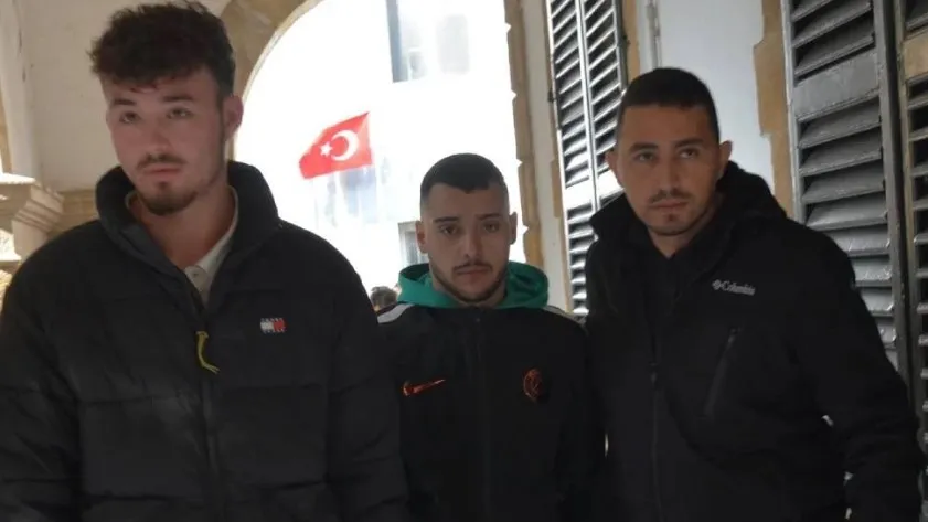 Uyuşturucu ile yakalanmakla itham edilen zanlılardan biri teminatla serbest, diğeri 2 ay tutuklu