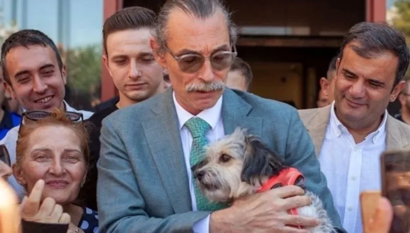 DAÜ’de Erdal Beşikcioğlu söyleşisi: “Bir Tiyatro Yönetmek, Bir Kent Yönetmek”