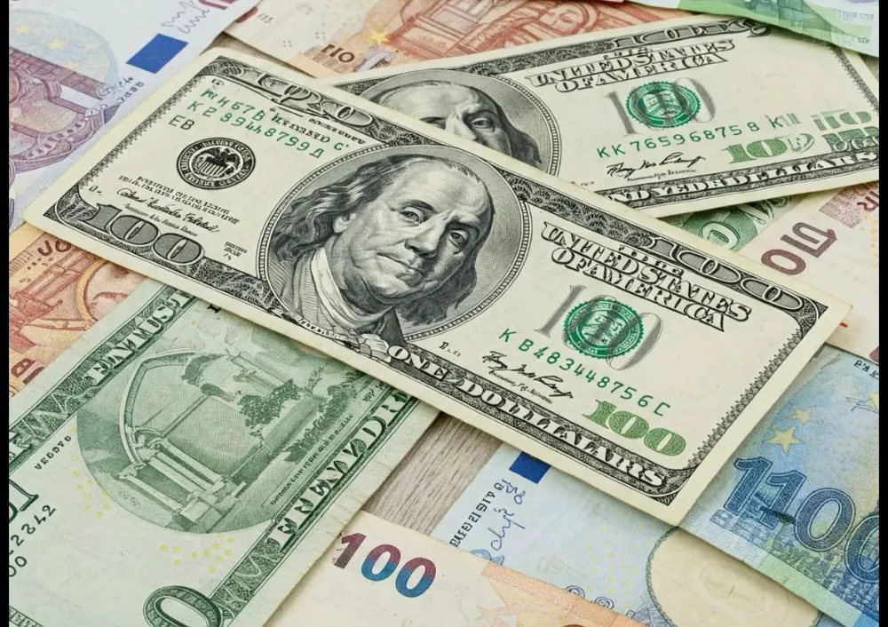 Dolar ve Euro zirvede