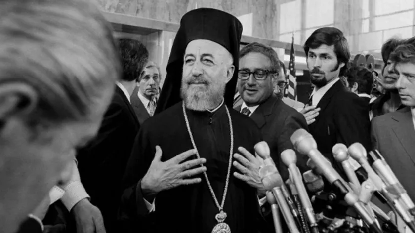 Kıbrıs’ı Yunanistan’a bağlamak isteyen darbeciler için heykel: Direnişçiler yıkılmasını talep ediyor