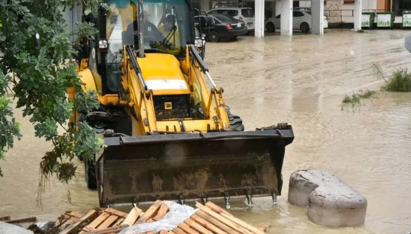 Gönyeli alt geçidi trafiğe açıldı, üç noktada ulaşım hâlâ kapalı