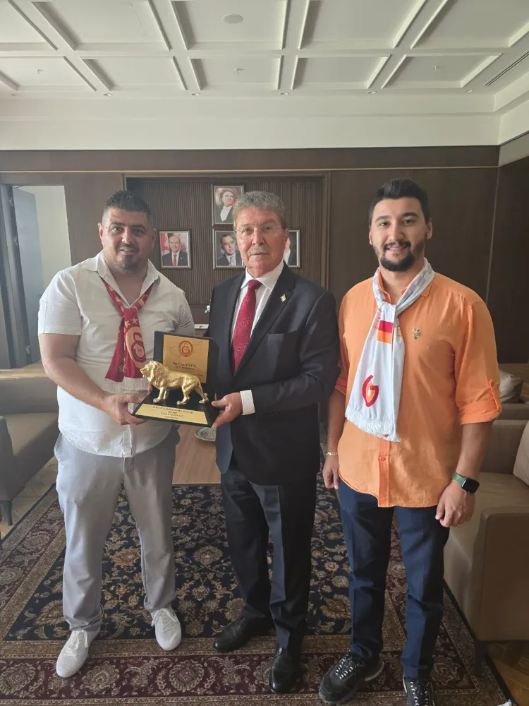 Galatasaray camiasından Başbakan Üstel’e anlamlı ziyaret