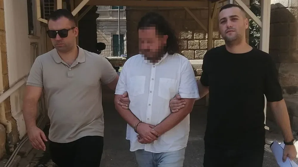 Kuzenini sahte tapu ile dolandırdı!