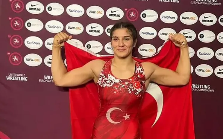 Milli güreşçimiz Nesrin Baş, Dünya ikincisi